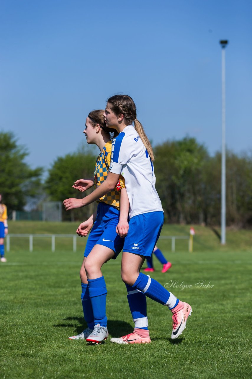 Bild 153 - B-Juniorinnen Bramstedter TS - SSV Hennstedt : Ergebnis: 3:7